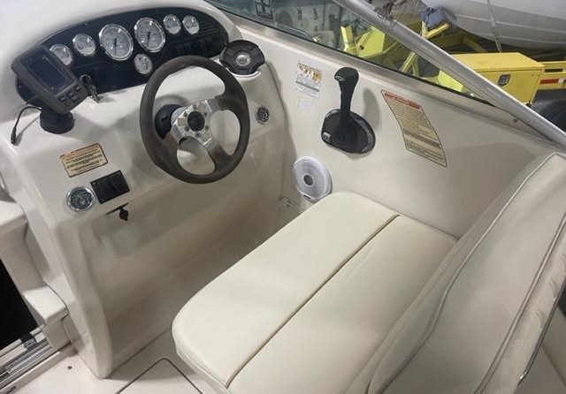 Sea ray 215 express cruiser