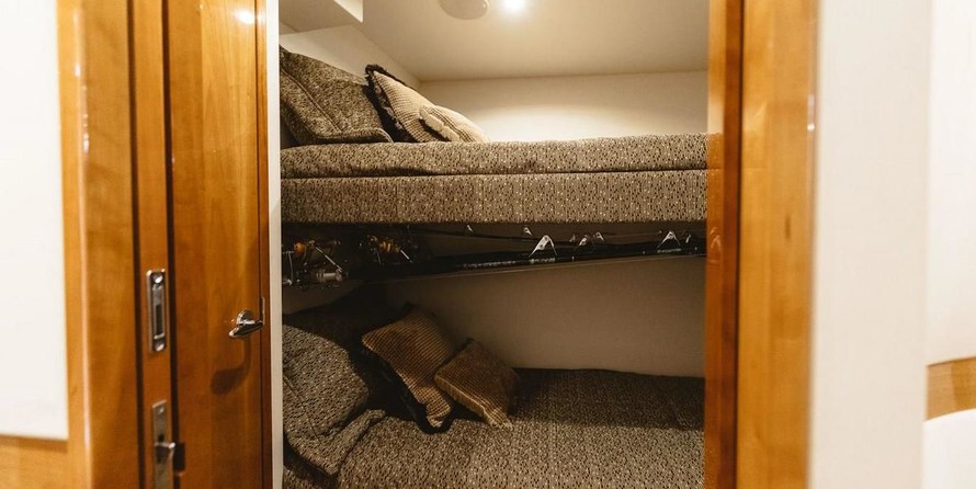 Hatteras 77 Convertible