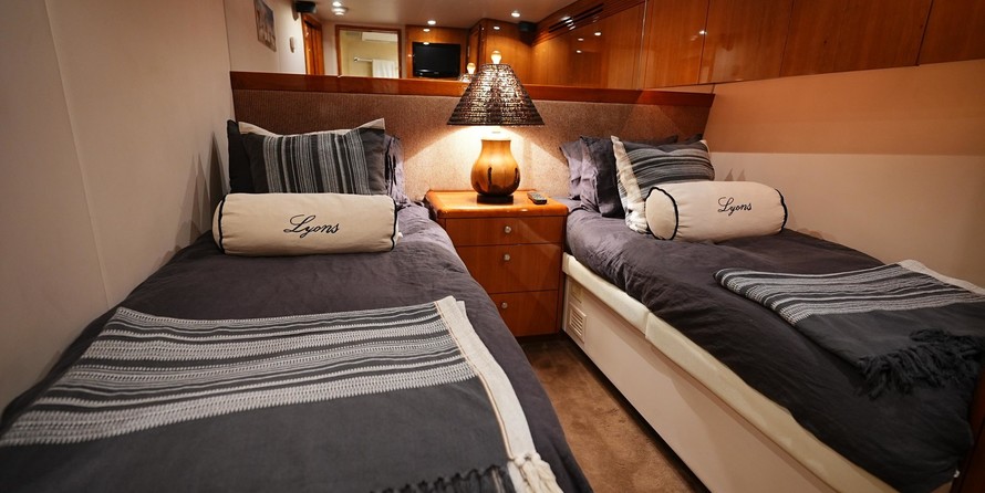 Hatteras 77 Convertible