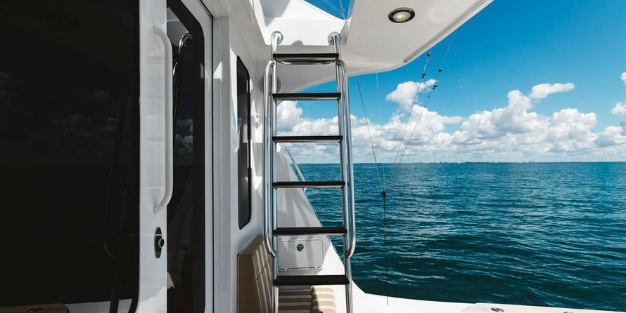 Hatteras 77 Convertible