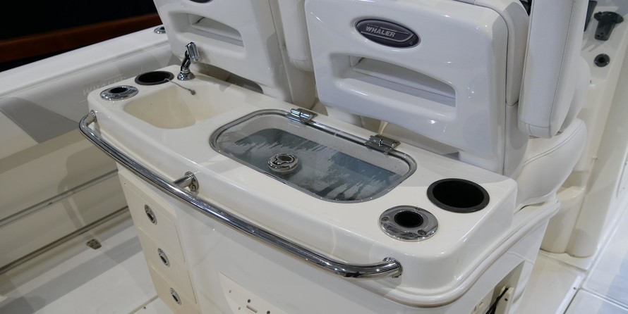 Boston Whaler 250 Outrage