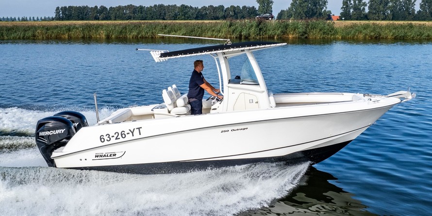 Boston Whaler 250 Outrage