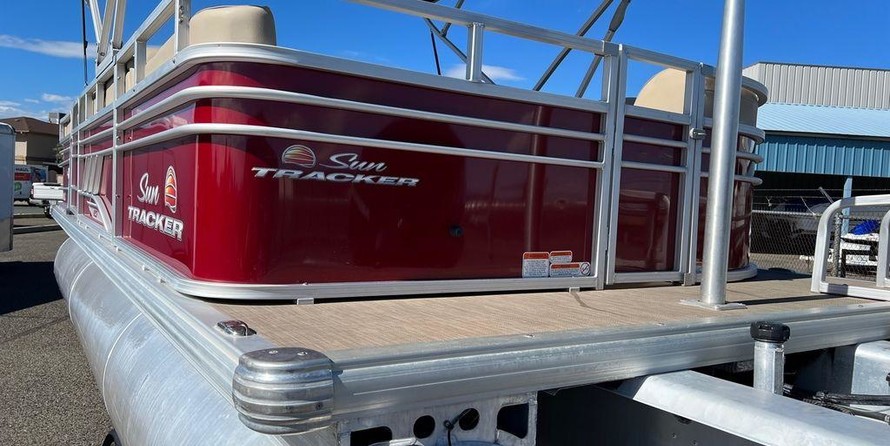 Sun Tracker Party Barge 22 XP3