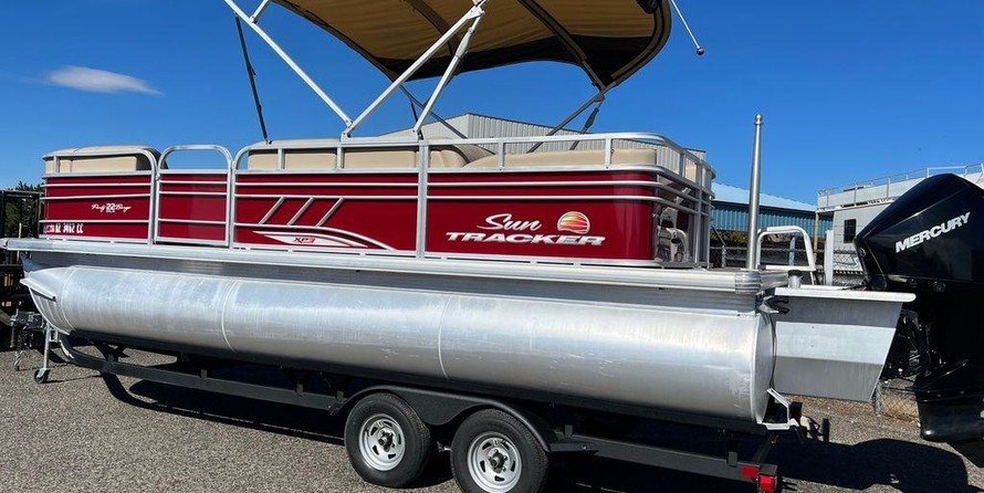 Sun Tracker Party Barge 22 XP3