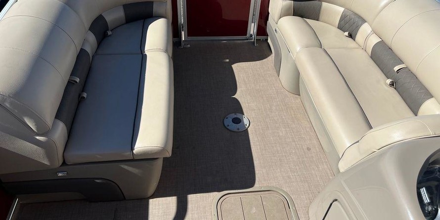 Sun Tracker Party Barge 22 XP3