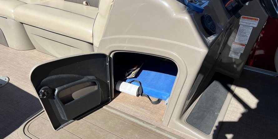 Sun Tracker Party Barge 22 XP3