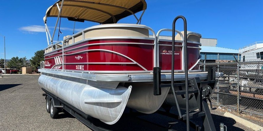 Sun Tracker Party Barge 22 XP3