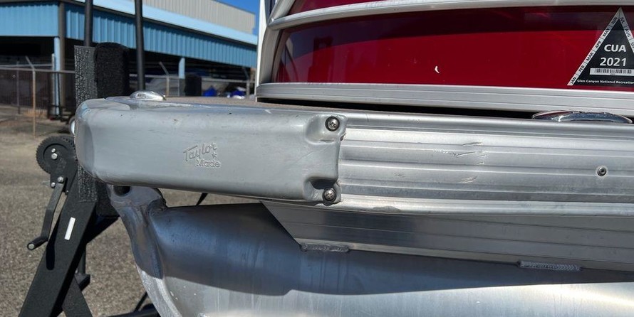 Sun Tracker Party Barge 22 XP3