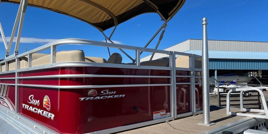 Sun Tracker Party Barge 22 XP3