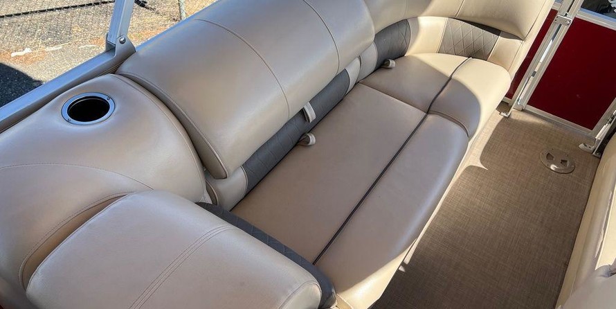 Sun Tracker Party Barge 22 XP3