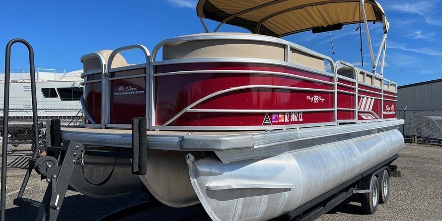 Sun Tracker Party Barge 22 XP3