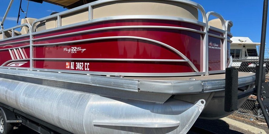 Sun Tracker Party Barge 22 XP3