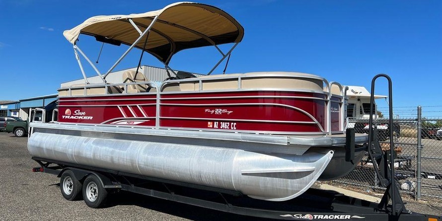 Sun Tracker Party Barge 22 XP3