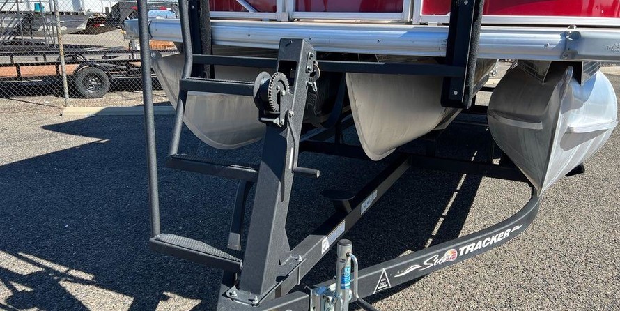 Sun Tracker Party Barge 22 XP3