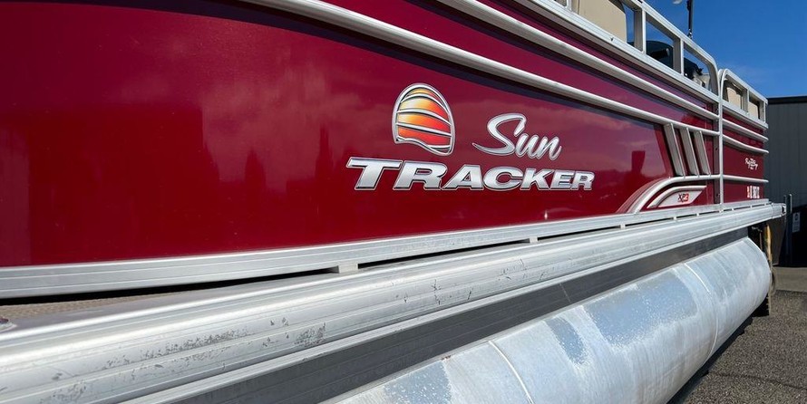 Sun Tracker Party Barge 22 XP3