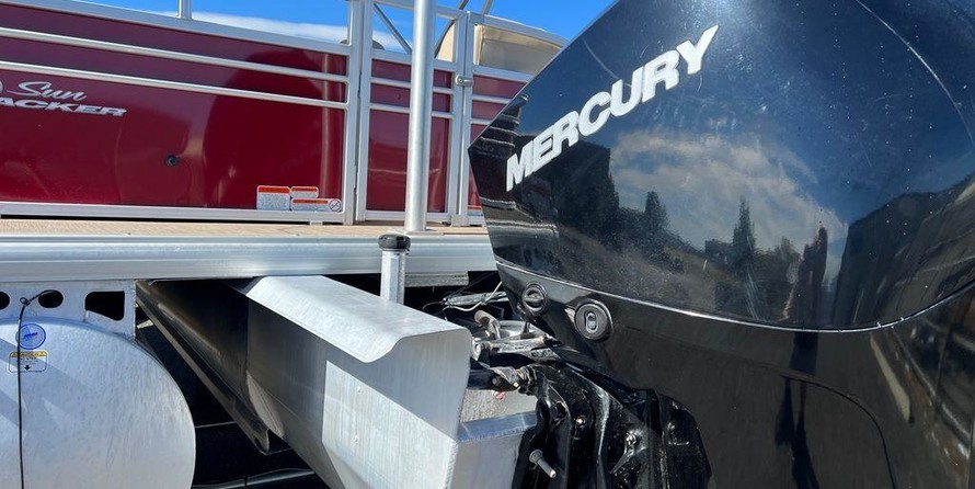 Sun Tracker Party Barge 22 XP3