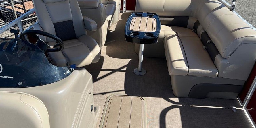 Sun Tracker Party Barge 22 XP3