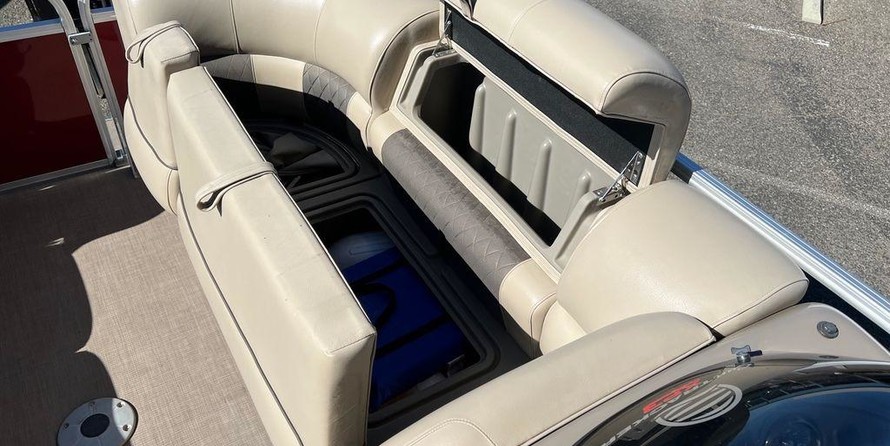 Sun Tracker Party Barge 22 XP3