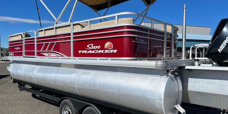 Sun Tracker Party Barge 22 XP3