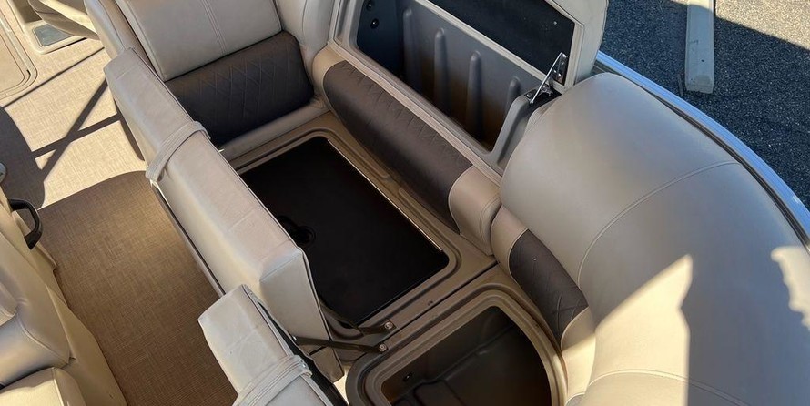 Sun Tracker Party Barge 22 XP3