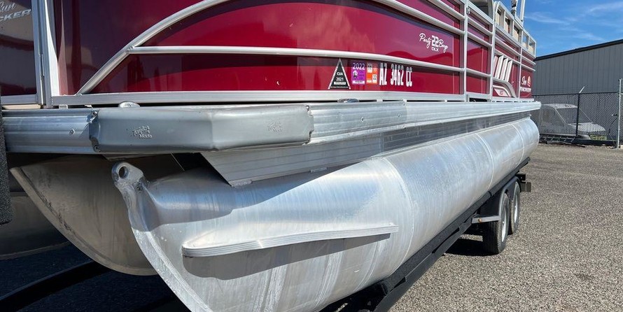 Sun Tracker Party Barge 22 XP3