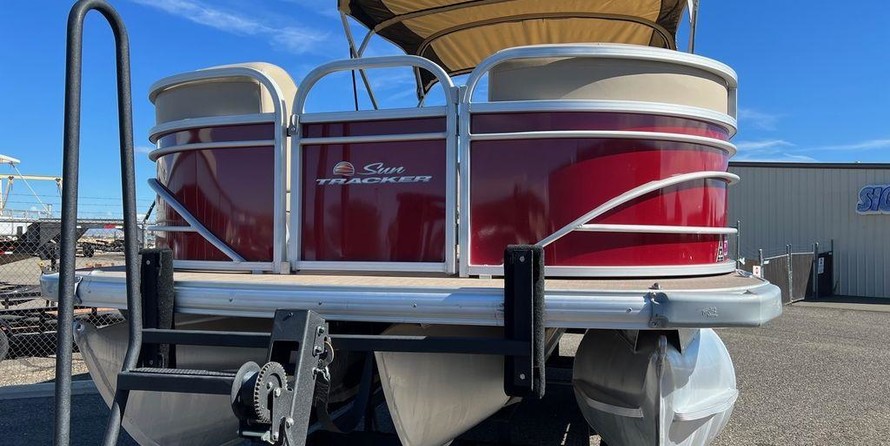 Sun Tracker Party Barge 22 XP3