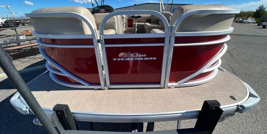 Sun Tracker Party Barge 22 XP3