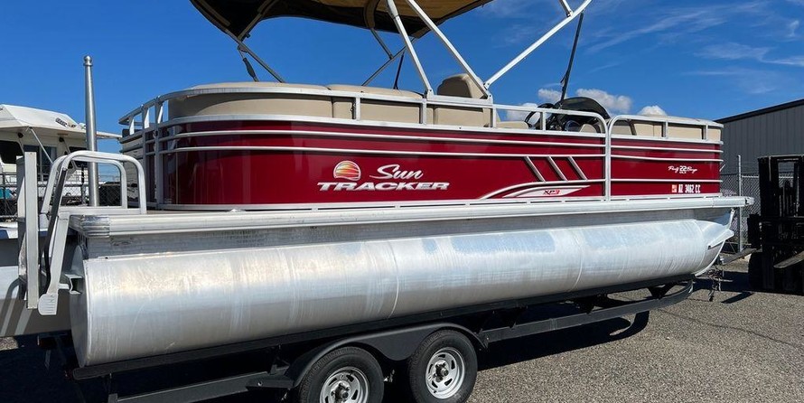 Sun Tracker Party Barge 22 XP3