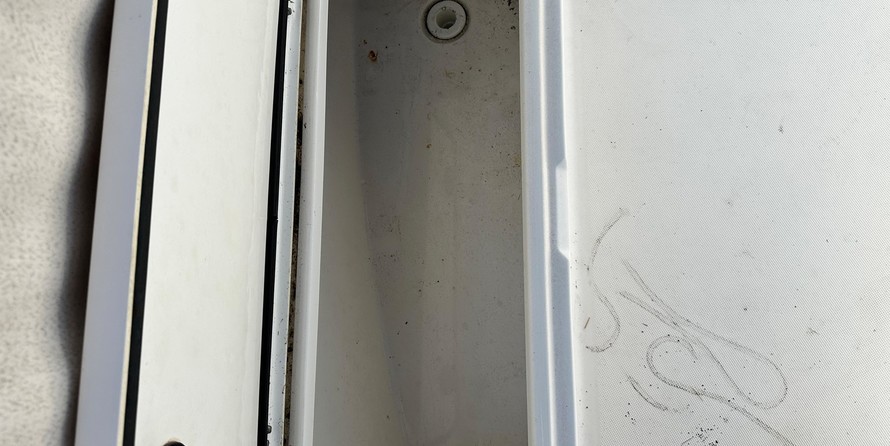 Century 2900 center console