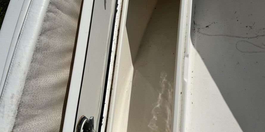 Century 2900 center console