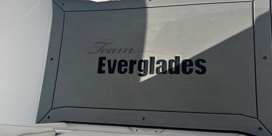 Everglades 255 Center Console