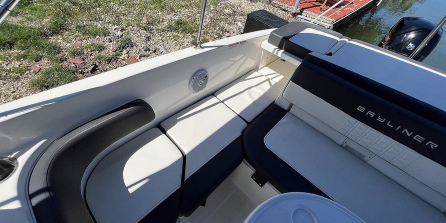 Bayliner VR6 BOWRIDER