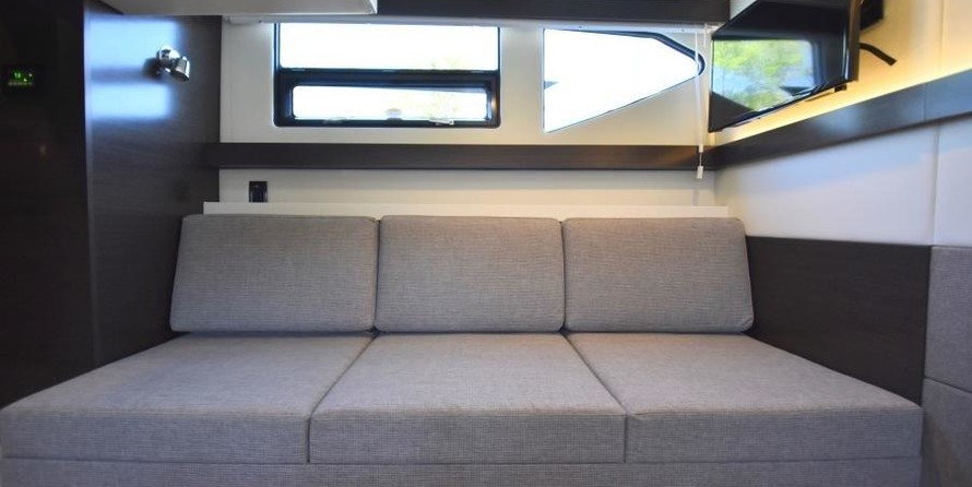 Cruisers Yachts 42 Cantius