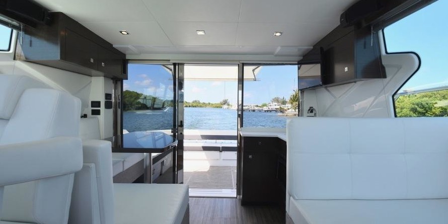 Cruisers Yachts 42 Cantius