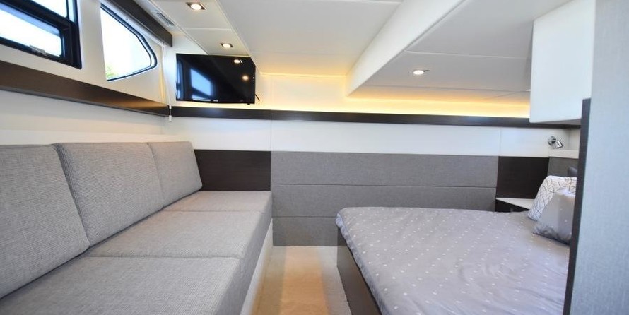 Cruisers Yachts 42 Cantius