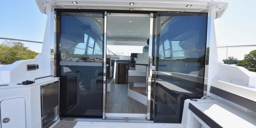 Cruisers Yachts 42 Cantius