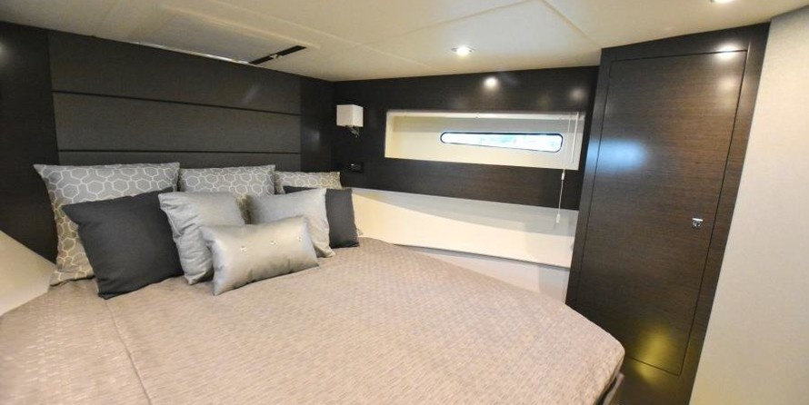 Cruisers Yachts 42 Cantius