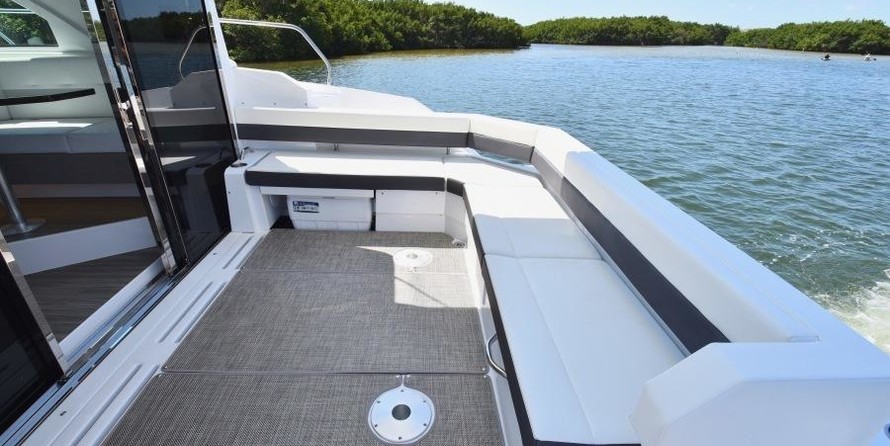 Cruisers Yachts 42 Cantius