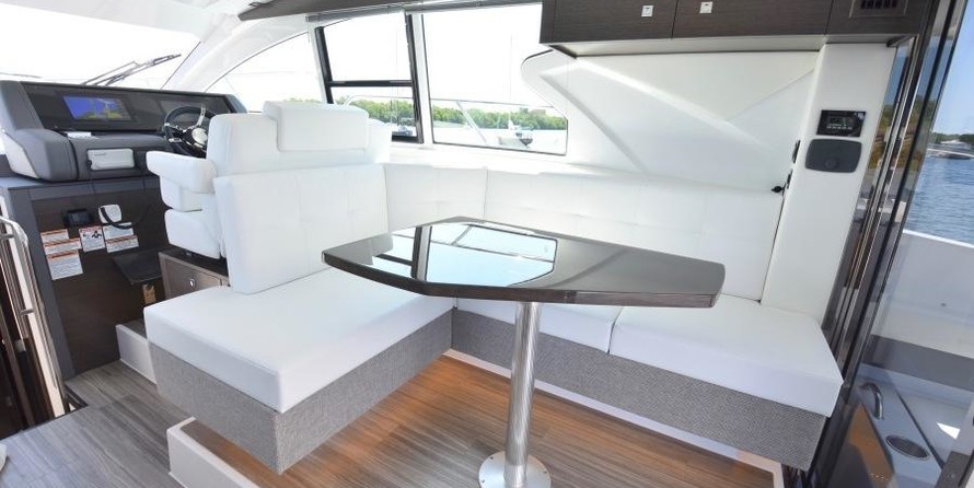 Cruisers Yachts 42 Cantius