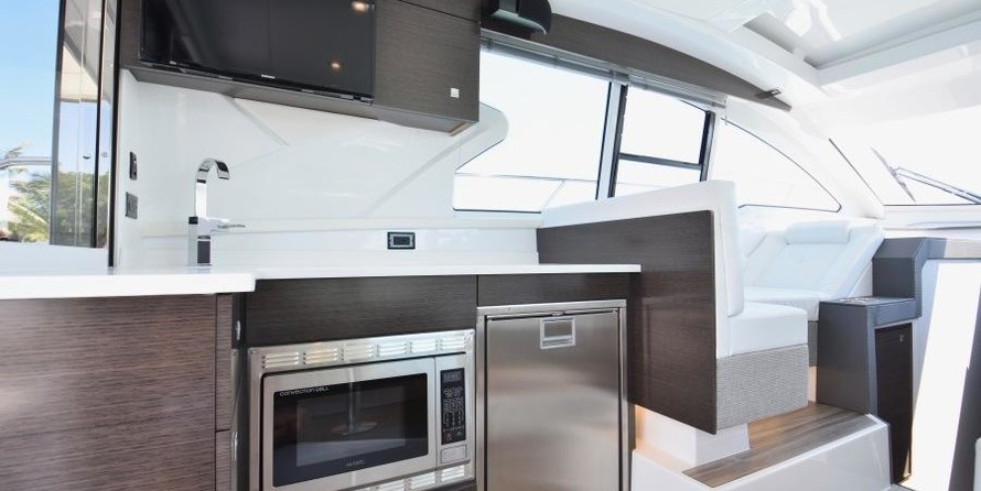 Cruisers Yachts 42 Cantius