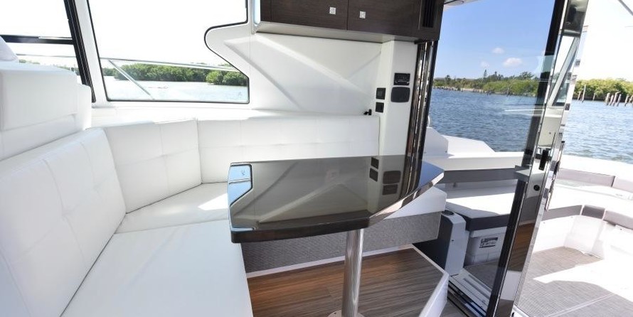 Cruisers Yachts 42 Cantius