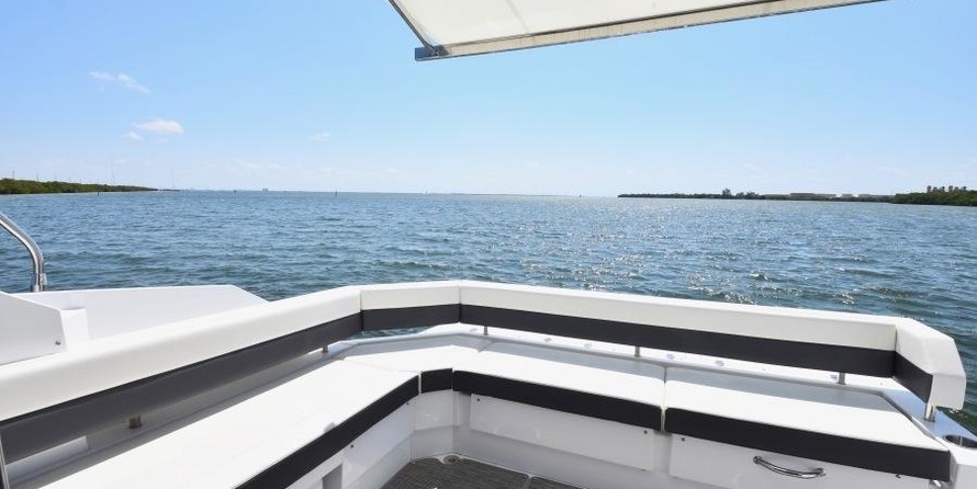 Cruisers Yachts 42 Cantius