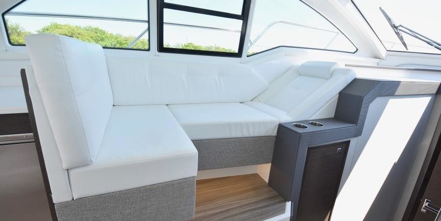 Cruisers Yachts 42 Cantius