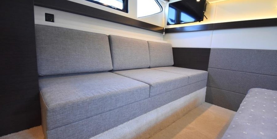 Cruisers Yachts 42 Cantius