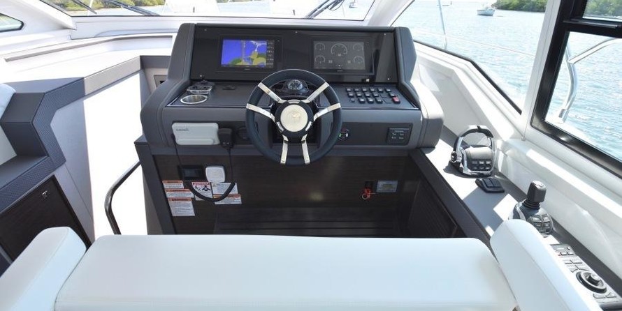 Cruisers Yachts 42 Cantius