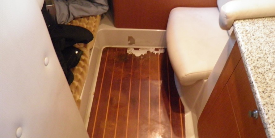 Chaparral 330 Signature