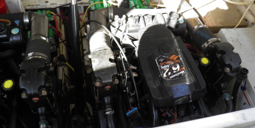 Chaparral 330 Signature