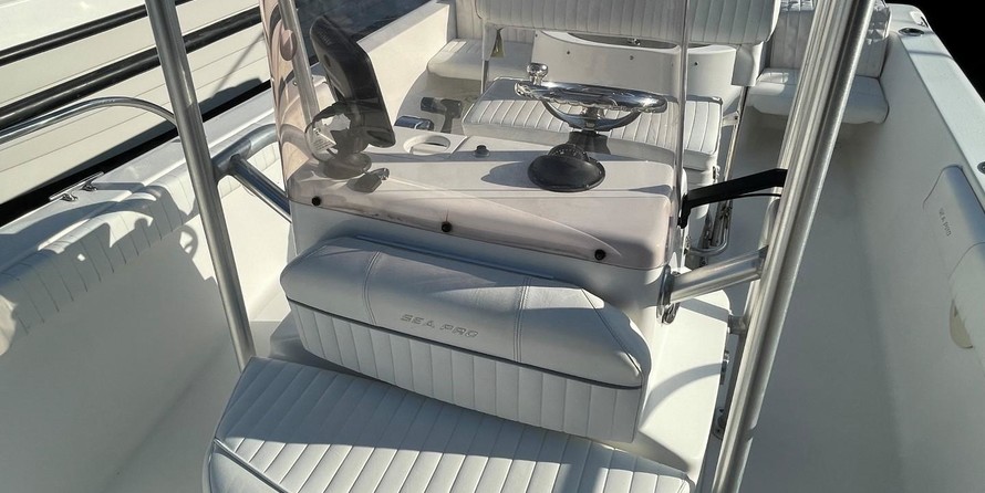 Angler Pro Boats 2900 center console