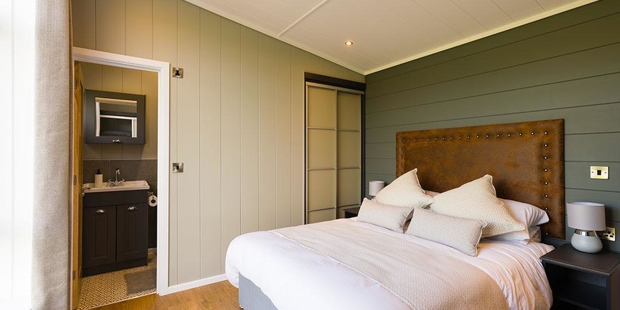 Wide beam narrowboat 65 x 12 hanbury monarch