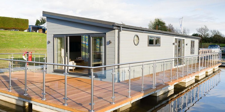 Wide beam narrowboat 65 x 12 hanbury monarch